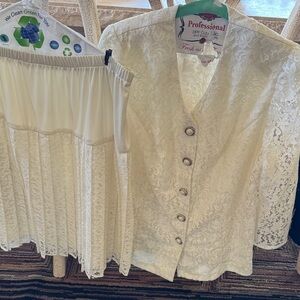Elegant Cream Lace jacket, and skirt size 18 W